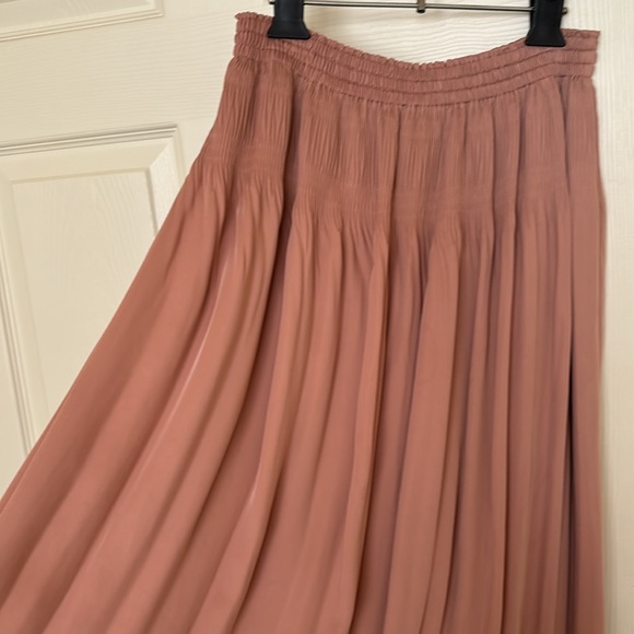 NWT  Brand new Uniqlo Gather Long Skirt - Picture 3 of 6